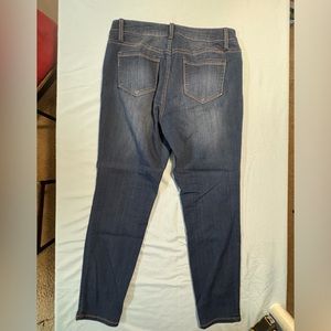 1822 Denim 12